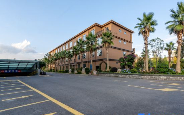 Taifeng Hotel (Qujing Wanda Bund)