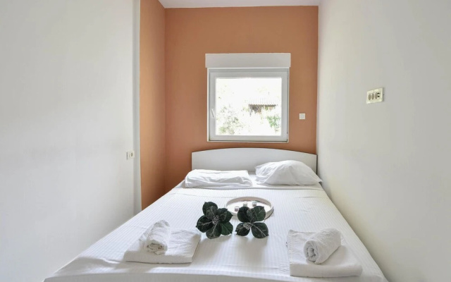 Stunning Home in Podstrana With Jacuzzi, Wifi and 7 Bedrooms