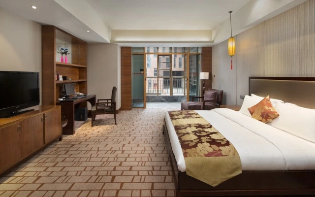 Huitang Huatian Hot Spring Resort Hotel