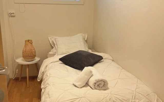 2 Bedroom Condo With Cheap Pick up Services