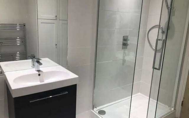 Wix's Lane 3 bed Apartment