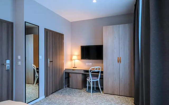 Hotel Odpocznia Resort I las