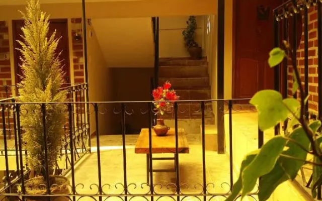 Mitayos Land Backpackers