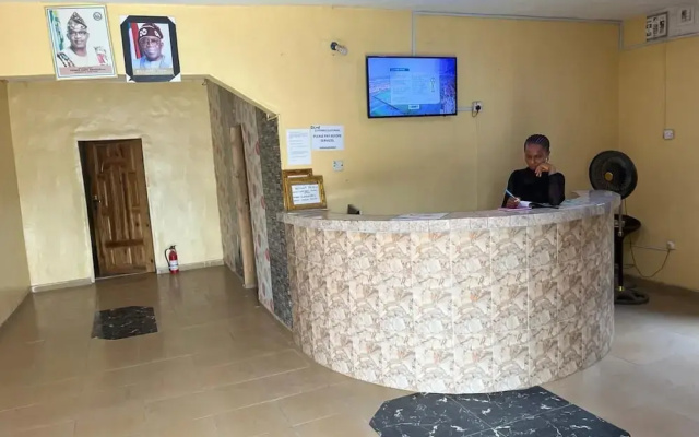 Lorrybee plaza Hotel