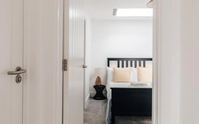 Redland Stay In Bespoke Home 2 of 2