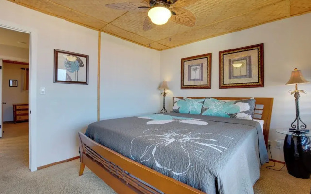 Kailua-kona Condo: Steps to Beach & Downtown!