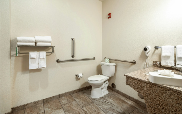 Cobblestone Hotel & Suites - Victor