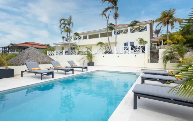 Villa Azure Vista 6BR Luxury Stay w 2 Pools