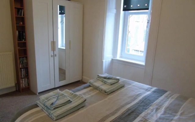 Snug - Krayr Apartment