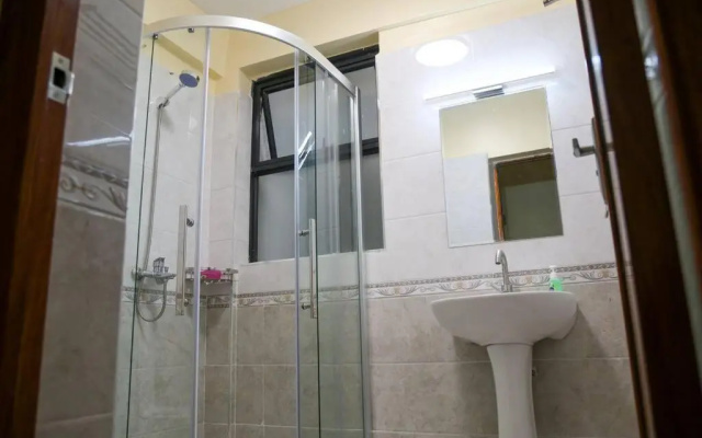 Spacious 3 BDR furnished Apt near junction mall