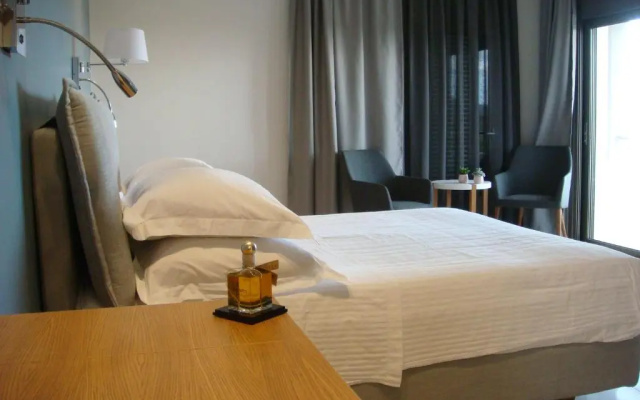 Double Bay Beach Hotel