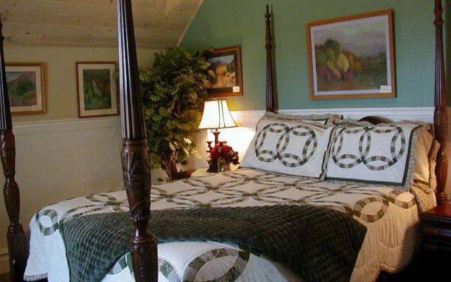 Monroe Inn