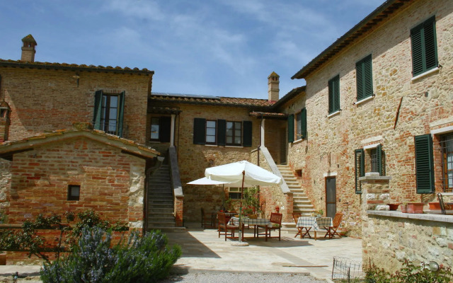 Lovely Farmhouse in Asciano With Swimming Pool