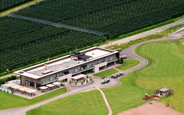The Lodge Hotel - Golfclub Eppan Аппиано-сулла-Страда-дель-Вино вид на фасад