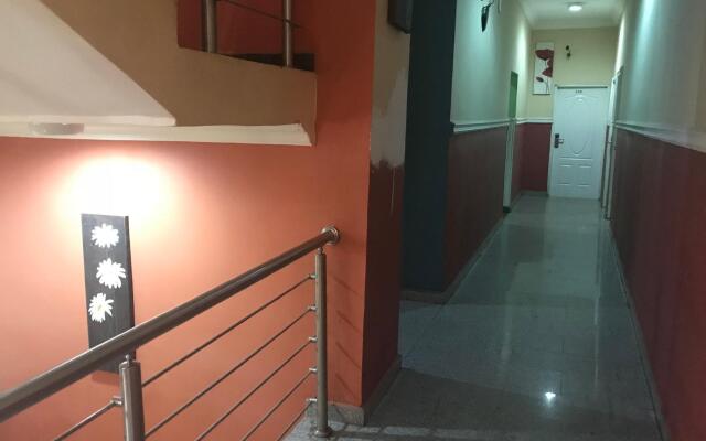 Отель Richmond Hills Suites Нигерия, Энугу - отзывы, цены и фото номеров - забронировать отель Richmond Hills Suites онлайн вид на фасад