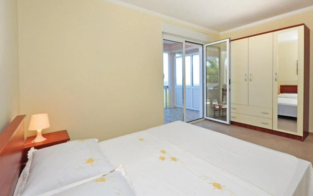 Stunning Home in Mimice With Wifi and 2 Bedrooms
