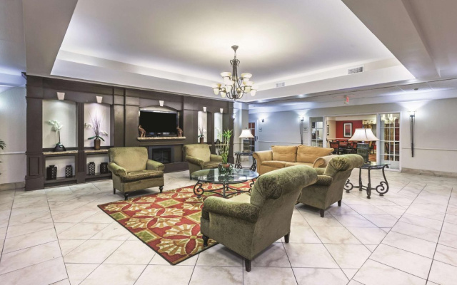 La Quinta Inn & Suites by Wyndham Winnie