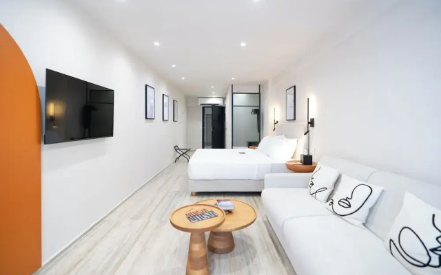Finders Ermou Suites