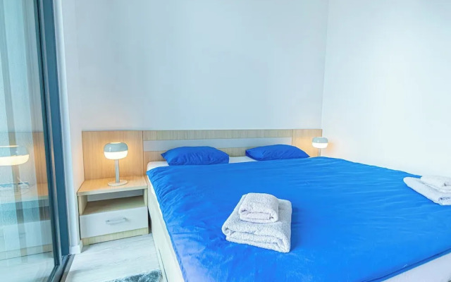 1BR Apartment Near Airport with Parking