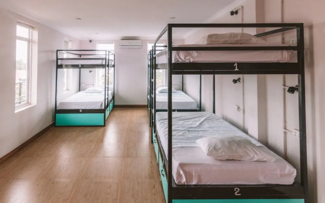 Mad Monkey Hostel Kampot