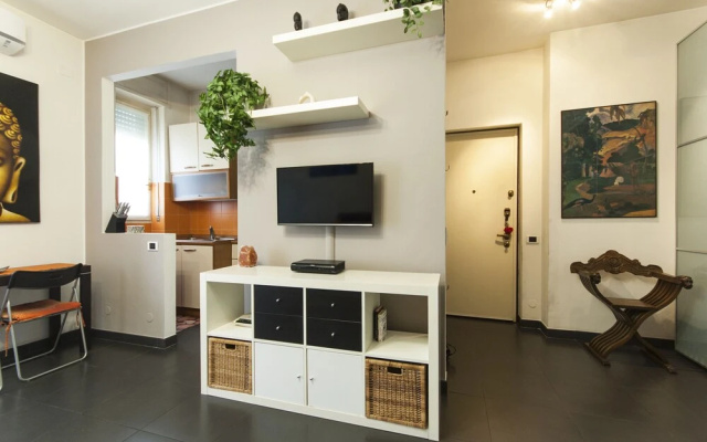 High Rise Studio Flat near Metro Stop