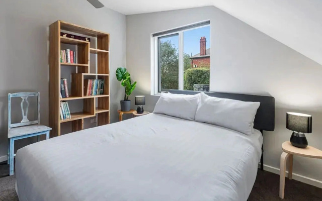 Convenient Bayside Living at the Edge of the City