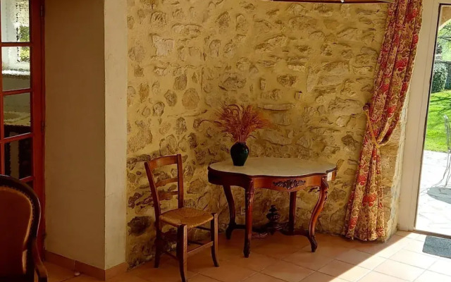 Country House in Lussan Near Pont du Gard