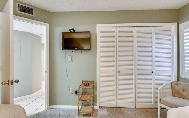 Inlet Reef 617 2 Bedroom Condo by RedAwning