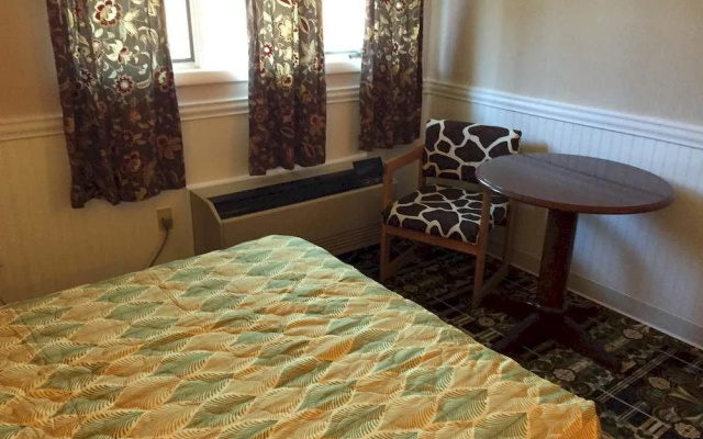 May's Polynesian Motel