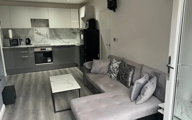 Private 1 Bedroom Apartment - Edinburgh - Sleeps 2