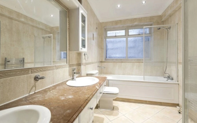 Immaculate 4-bed Apartment Opposite Hyde Park W2