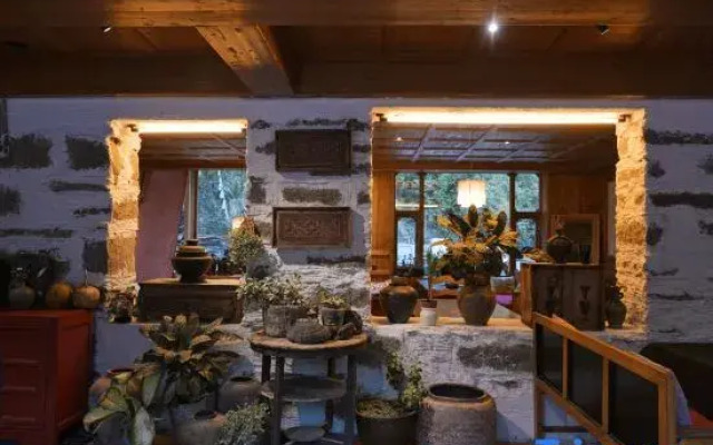Qudeng Mountain Residence Homestay (Siguniang Mountain Changping Valley Scenic Area)