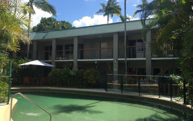 Bay Village Tropical Retreat & Apartments 2