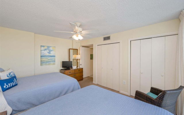 Shoreline Towers 1055 2 Bedroom Condo