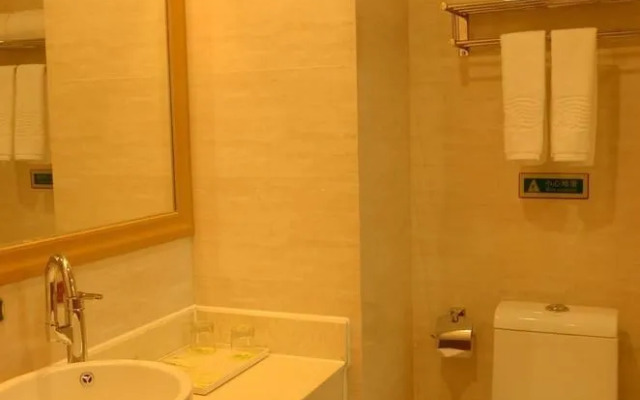 Vienna Hotel (Shenzhen Henggang & Tangkeng Metro Station)