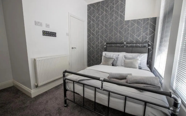 Abingdon House 4 Bedrooms Workstays UK
