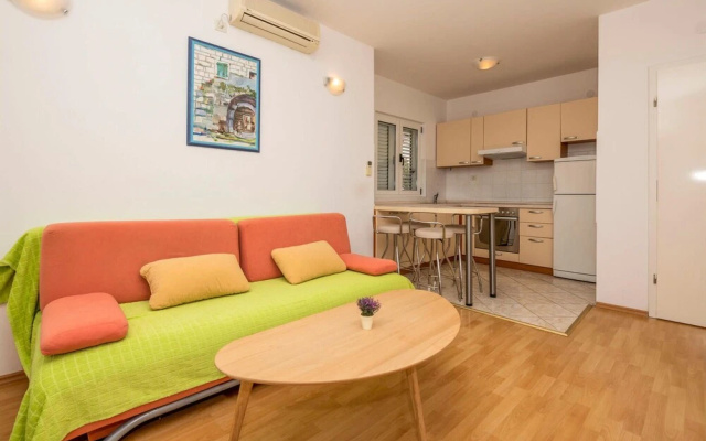 Nice Home in Makarska With Wifi and 2 Bedrooms