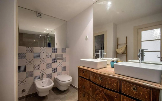 Lisbon Heart Apartments - Blue Apartment by LovelyStay