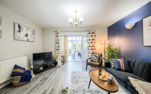 Lavish 3Br House W/ Garden - Osb