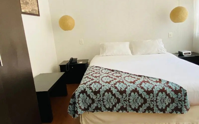 Hotel Retiro 84