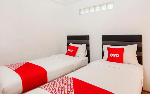 OYO 1812 Dg Inn