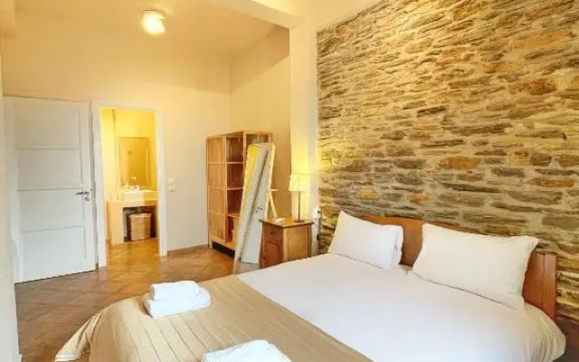 Spacious & Cozy Flat 5 mins to Batsi Bay