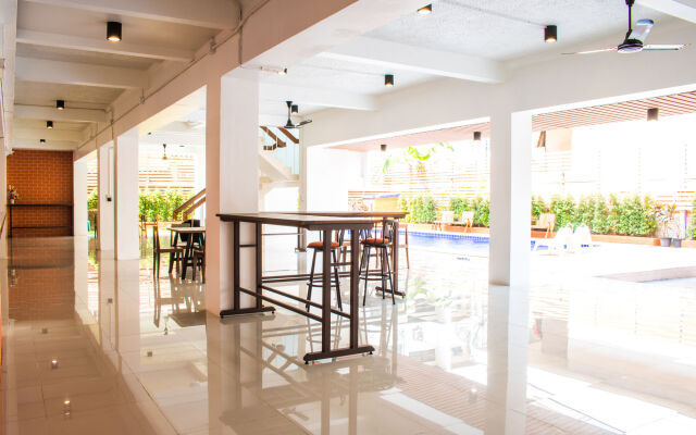 Josh Hotel вид на фасад