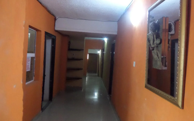 Metro Hotel Oluyole