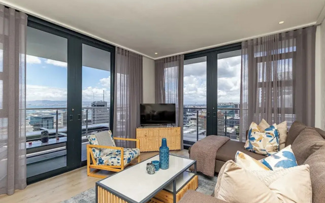16 On Bree Superior Apartment