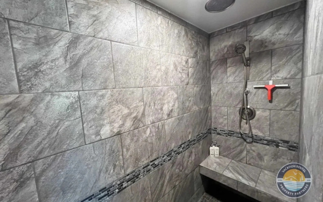 Charming, Pet-friendly Lake Retreat