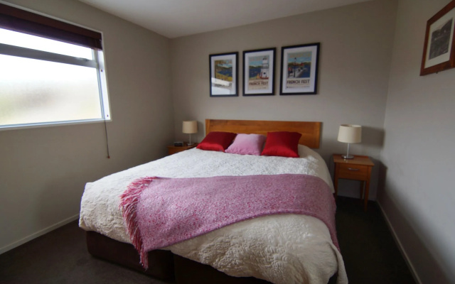 Sumner Bay Motel & Apartments