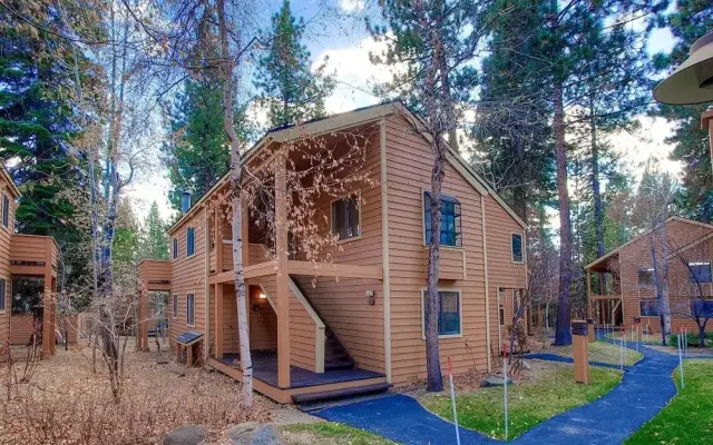 Delightful Mccloud 2 Bedroom Condo by RedAwning
