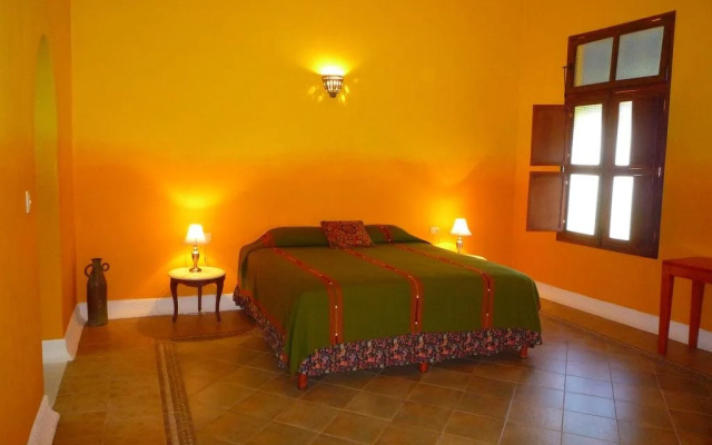 Hotel Medio Mundo