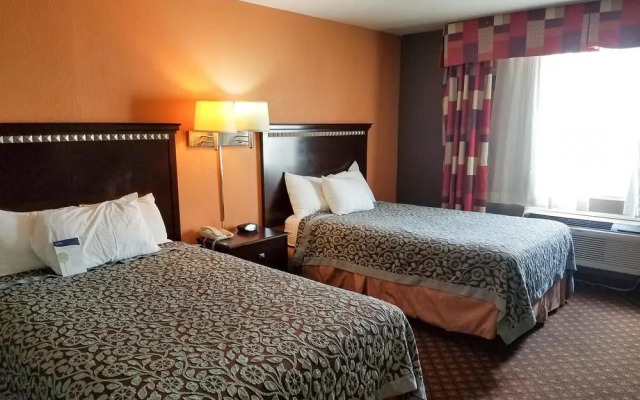 Oyo Townhouse Dodge City Ks
